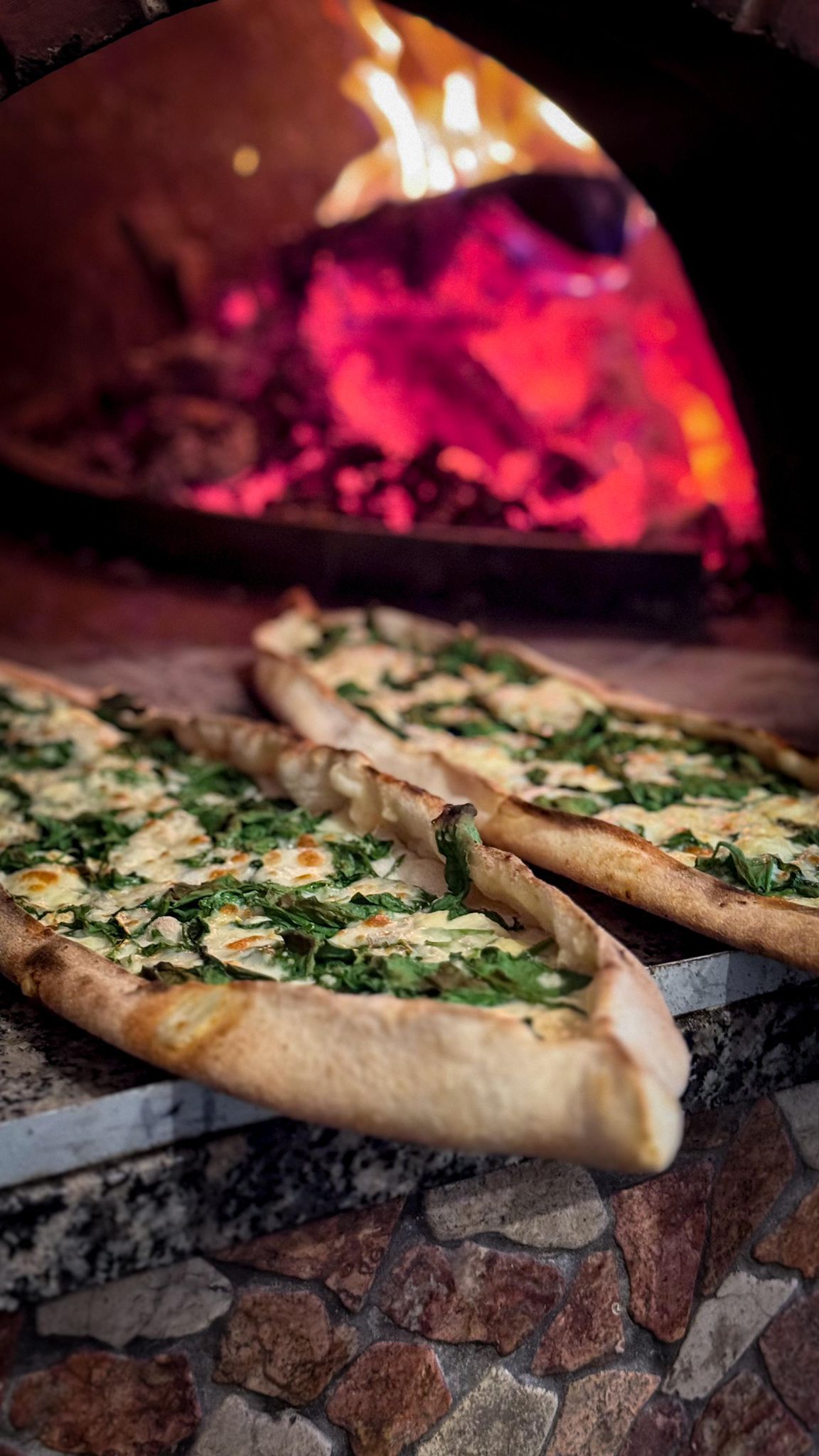 Frische Pide aus dem Holzofen – Masa Pide and Grill